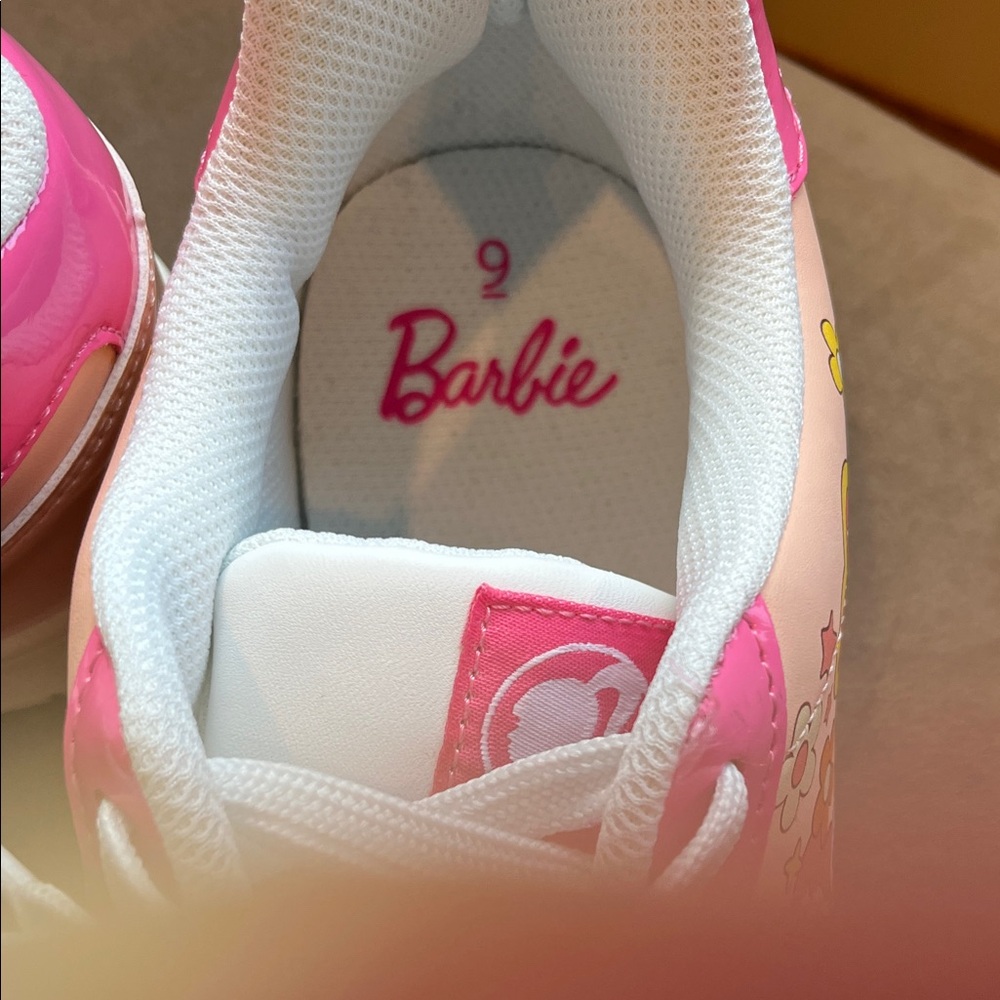 Barbie Gym Shoes Size 9 - Picture 4 of 12